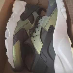 Nike Air Huarache size 11.5